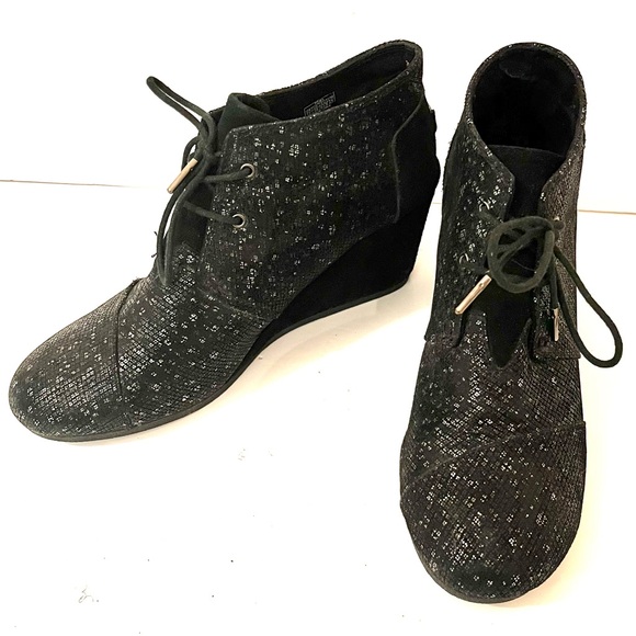 TOMS Desert Wedge Suede Heel Booties Black Shimmer Lace Up Ankle Boots Size 12 - Picture 2 of 13